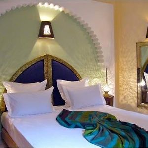 Suite Estándar con Cama Queen